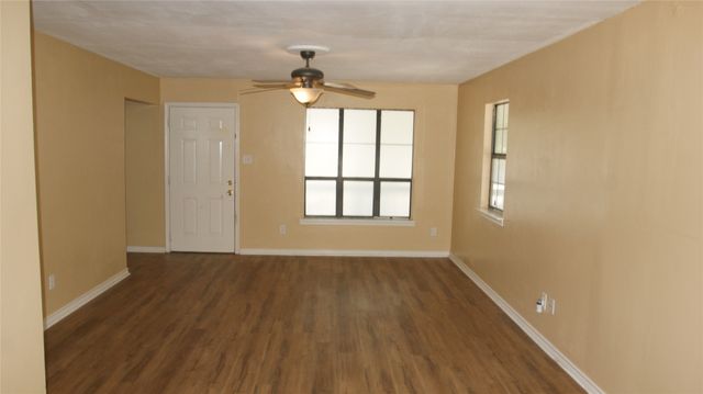 207 Spring Branch Drive, Red Oak, TX 75154