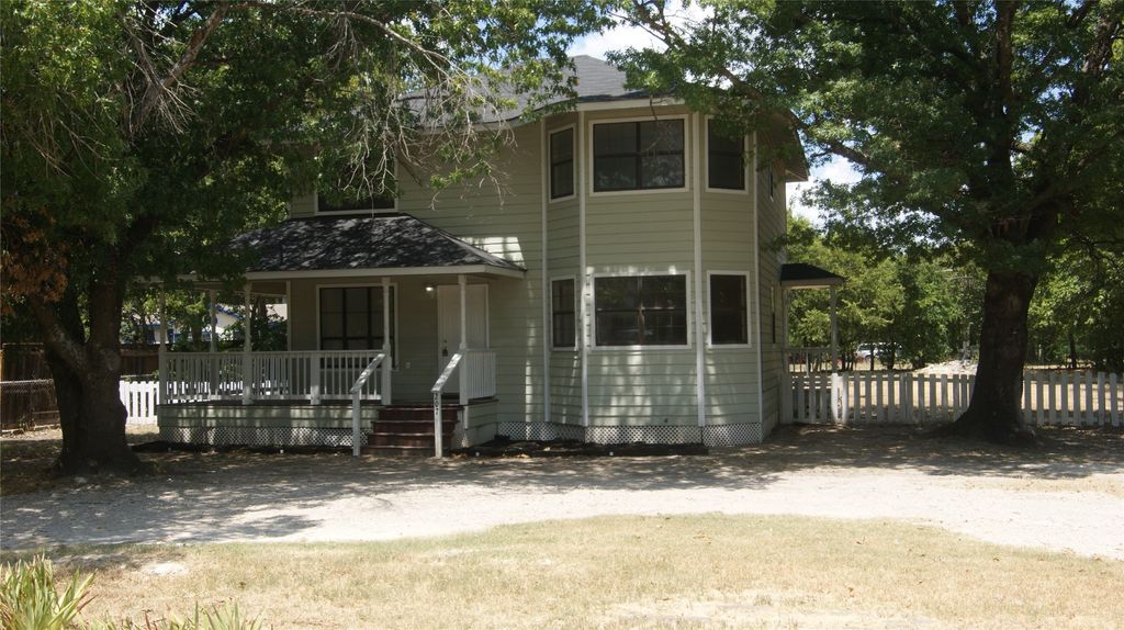 207 Spring Branch Drive, Red Oak, TX 75154