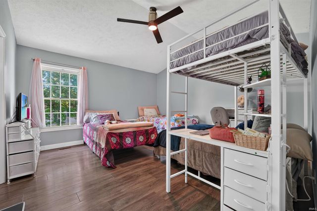 9566 Rabbit Run Drive, Newburgh, IN 47630