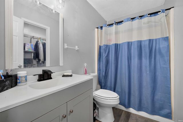 9566 Rabbit Run Drive, Newburgh, IN 47630