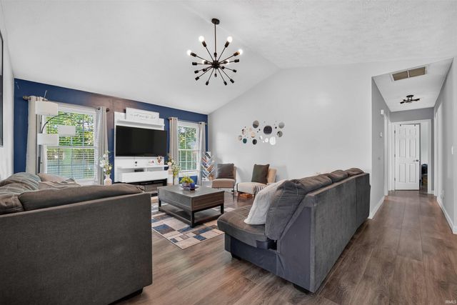 9566 Rabbit Run Drive, Newburgh, IN 47630