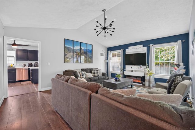 9566 Rabbit Run Drive, Newburgh, IN 47630