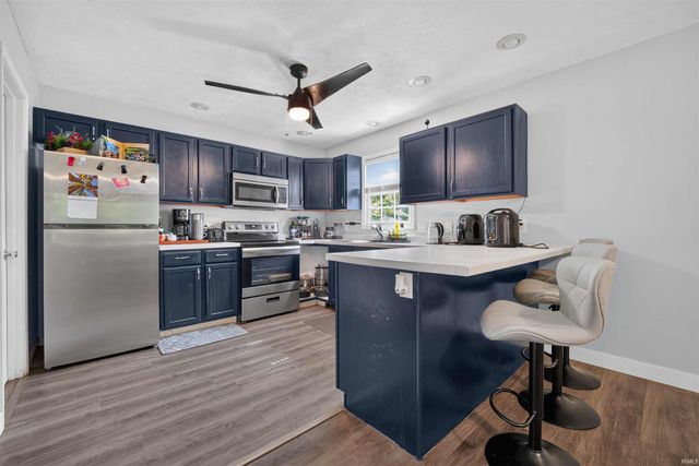 9566 Rabbit Run Drive, Newburgh, IN 47630