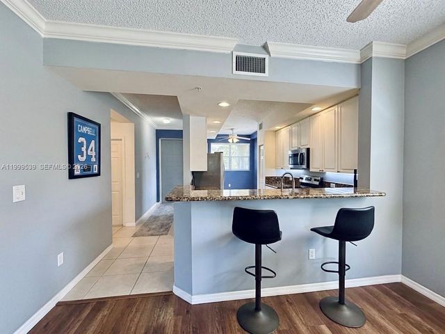 26 Royal Palm Way 201, Boca Raton, FL 33432