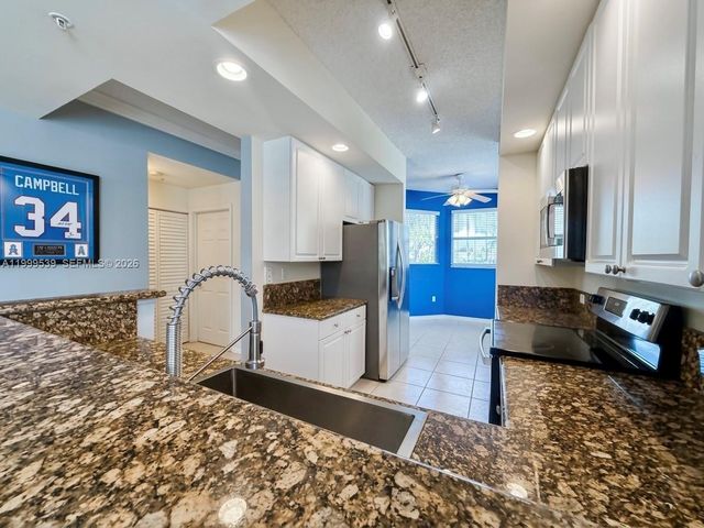 26 Royal Palm Way 201, Boca Raton, FL 33432