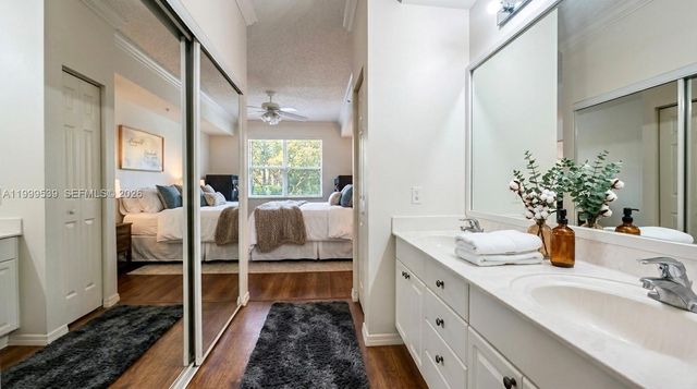 26 Royal Palm Way 201, Boca Raton, FL 33432