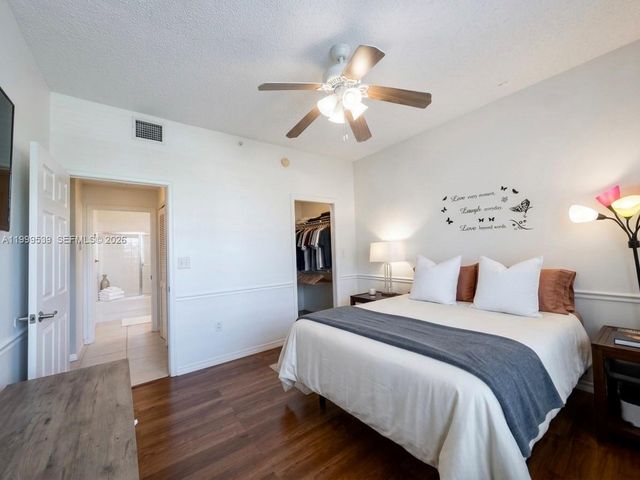 26 Royal Palm Way 201, Boca Raton, FL 33432