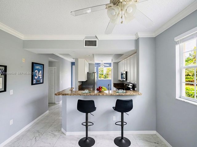 26 Royal Palm Way 201, Boca Raton, FL 33432