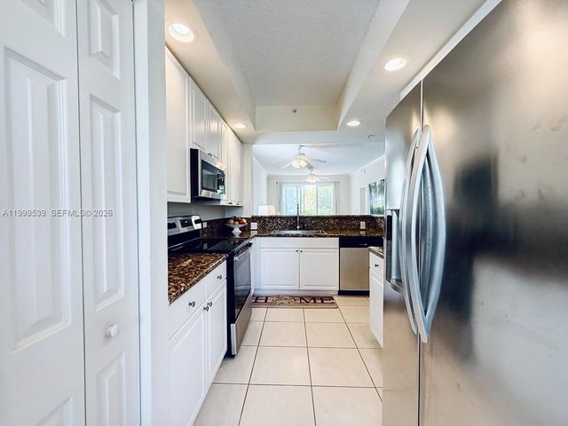 26 Royal Palm Way 201, Boca Raton, FL 33432