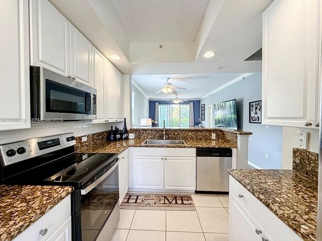 26 Royal Palm Way 201, Boca Raton, FL 33432