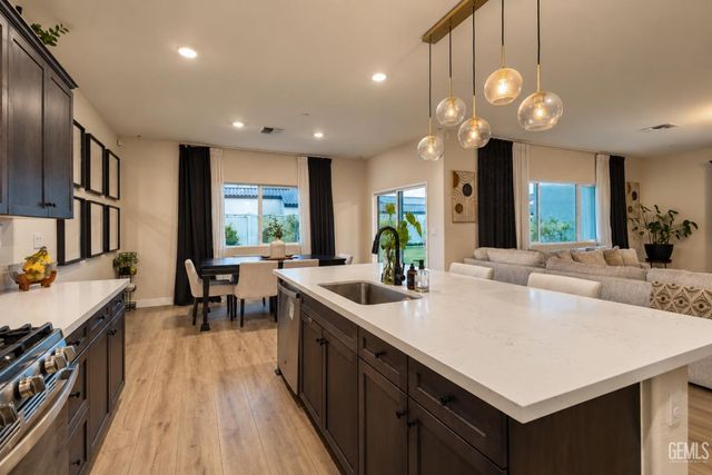 7502 Koyuk River Street, Bakersfield, CA 93311