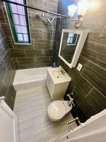 1594 Metropolitan Avenue TD, Bronx, NY 10462