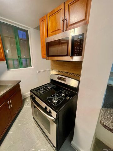 1594 Metropolitan Avenue TD, Bronx, NY 10462