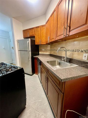 1594 Metropolitan Avenue TD, Bronx, NY 10462