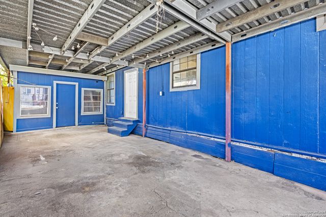 321 Huntington, San Antonio, TX 78207