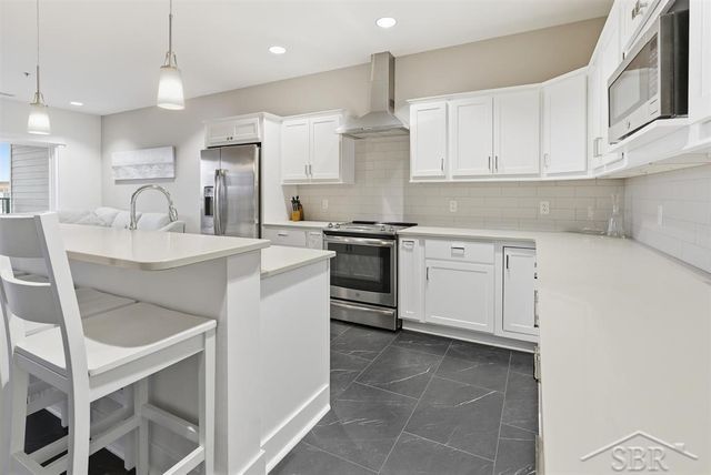 201 E Ellsworth Street 302, Midland, MI 48640