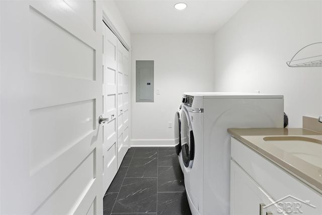 201 E Ellsworth Street 302, Midland, MI 48640