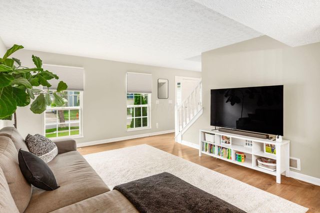 2550 Breathstone Drive, Powell, OH 43065