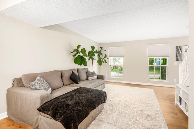 2550 Breathstone Drive, Powell, OH 43065