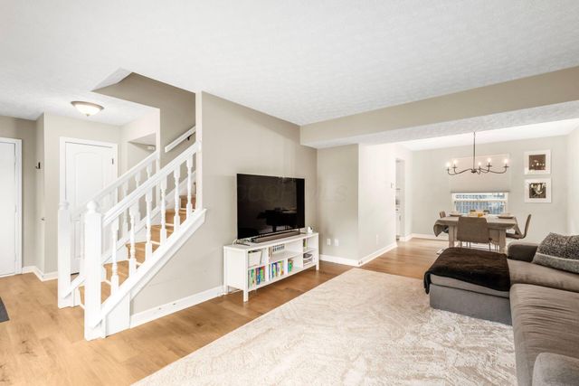 2550 Breathstone Drive, Powell, OH 43065