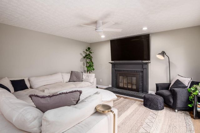 2550 Breathstone Drive, Powell, OH 43065