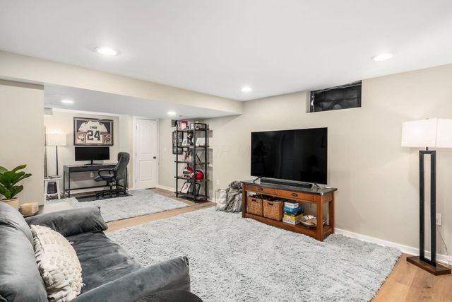 2550 Breathstone Drive, Powell, OH 43065