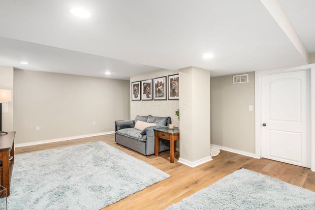 2550 Breathstone Drive, Powell, OH 43065