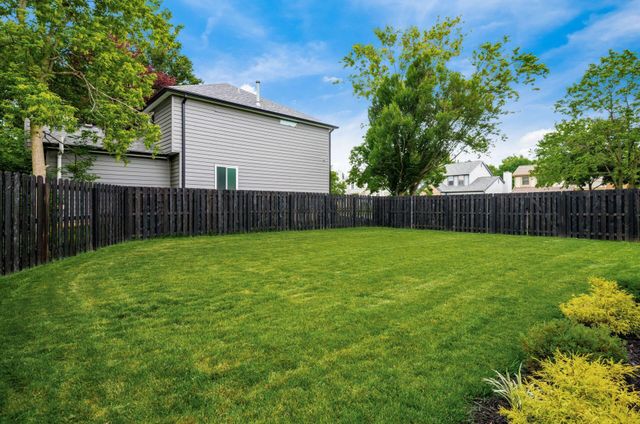 2550 Breathstone Drive, Powell, OH 43065