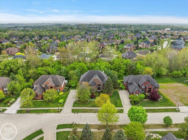 877 Quarry Drive, Rochester Hills, MI 48306