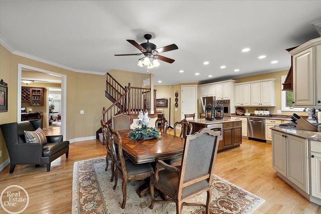 877 Quarry Drive, Rochester Hills, MI 48306