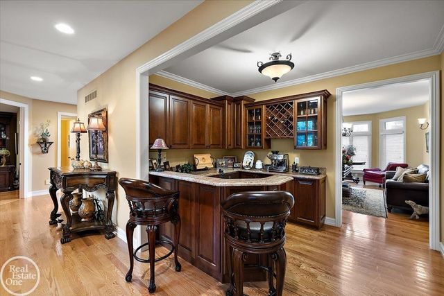 877 Quarry Drive, Rochester Hills, MI 48306