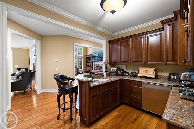 877 Quarry Drive, Rochester Hills, MI 48306