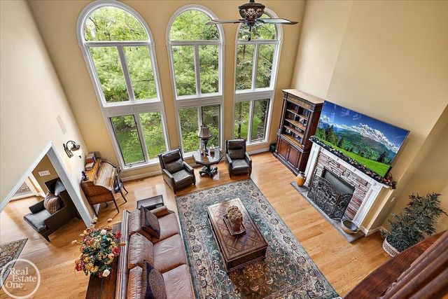 877 Quarry Drive, Rochester Hills, MI 48306