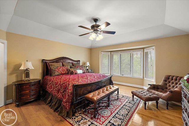 877 Quarry Drive, Rochester Hills, MI 48306