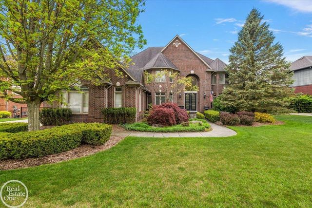 877 Quarry Drive, Rochester Hills, MI 48306