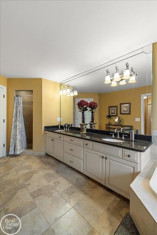 877 Quarry Drive, Rochester Hills, MI 48306