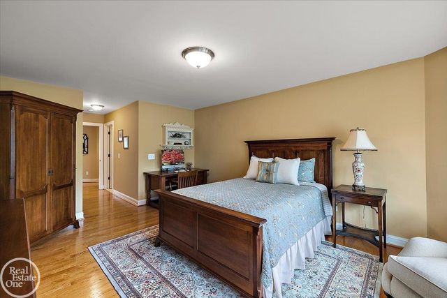 877 Quarry Drive, Rochester Hills, MI 48306