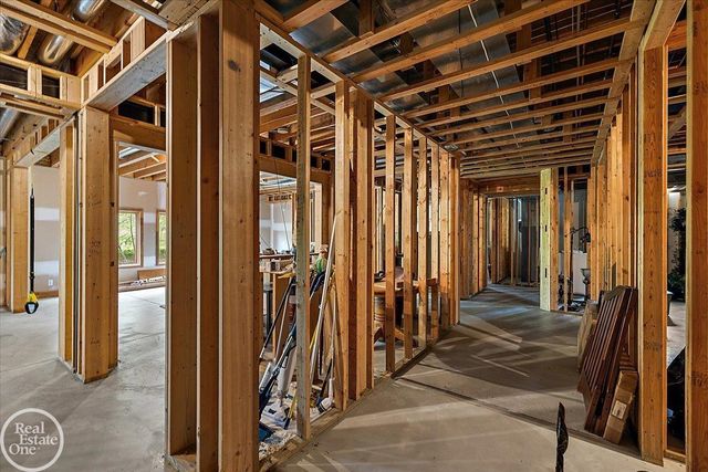 877 Quarry Drive, Rochester Hills, MI 48306