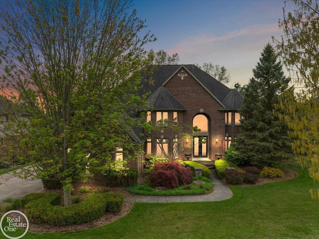 877 Quarry Drive, Rochester Hills, MI 48306