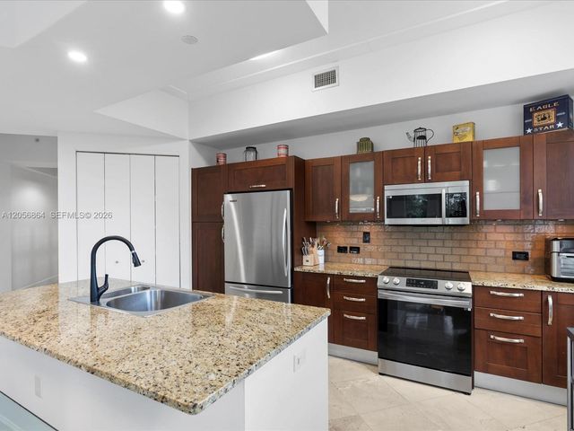 20000 E Country Club Dr 416, Aventura, FL 33180
