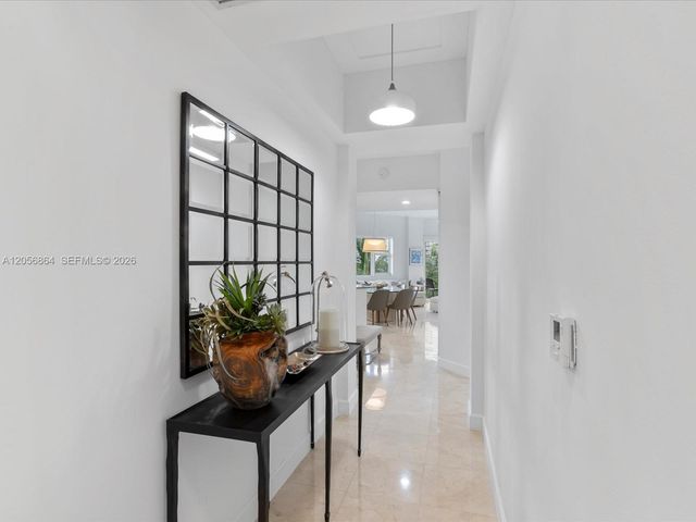 20000 E Country Club Dr 416, Aventura, FL 33180
