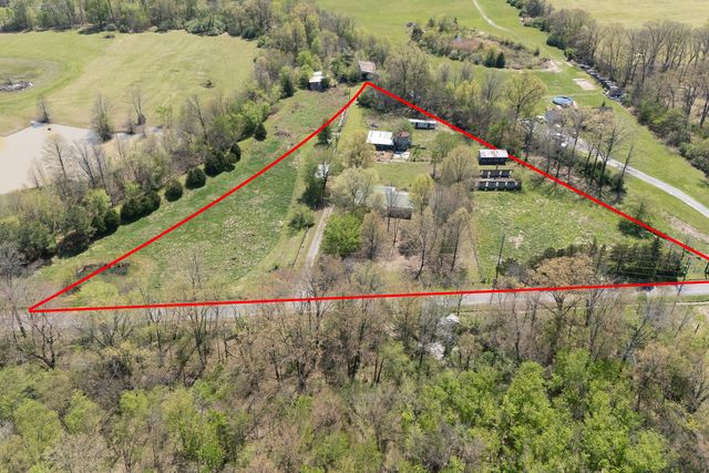 13849 Mustang Road, Marion, IL 62959
