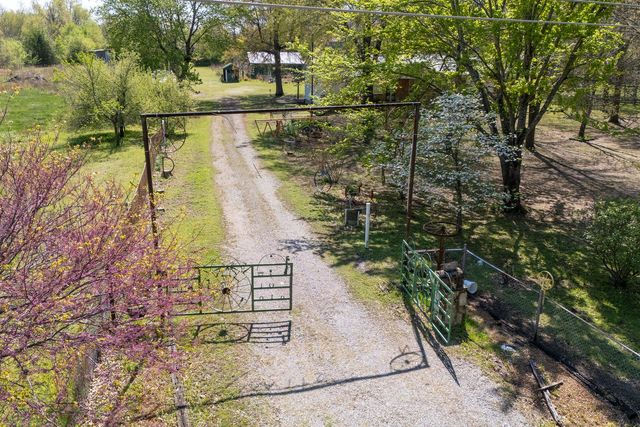 13849 Mustang Road, Marion, IL 62959