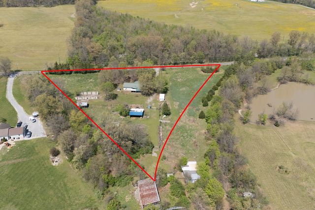 13849 Mustang Road, Marion, IL 62959