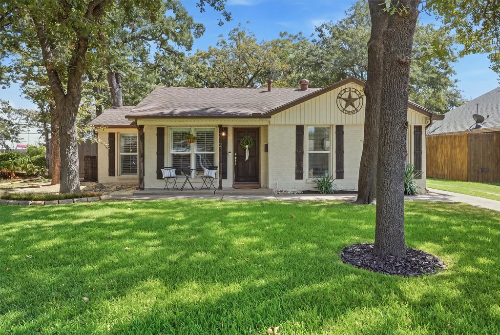 712 Thersa Drive, River Oaks, TX 76114 — photo 2