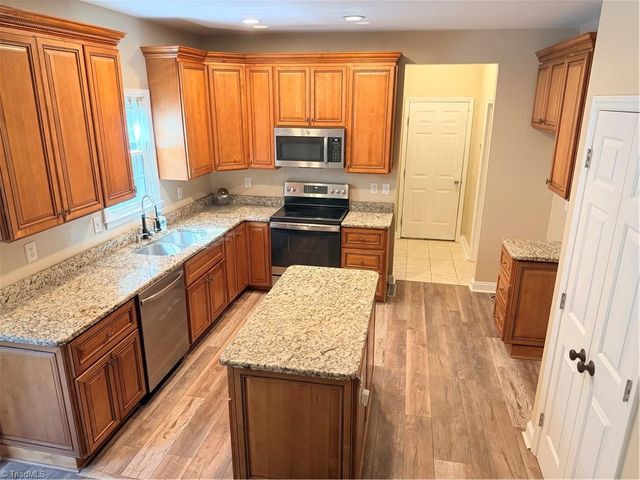 7605 Keating Drive, Stokesdale, NC 27310