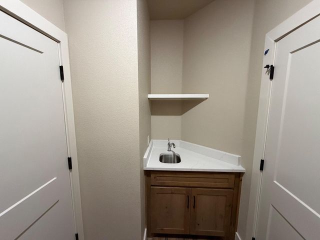 406 Essex Lane, Wolfforth, TX 79382