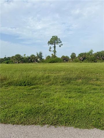 2220 NE 19th PL, Cape Coral, FL 33909
