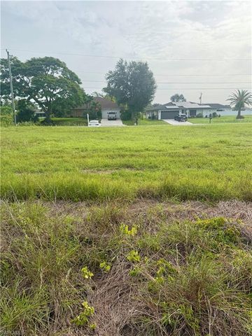 2220 NE 19th PL, Cape Coral, FL 33909