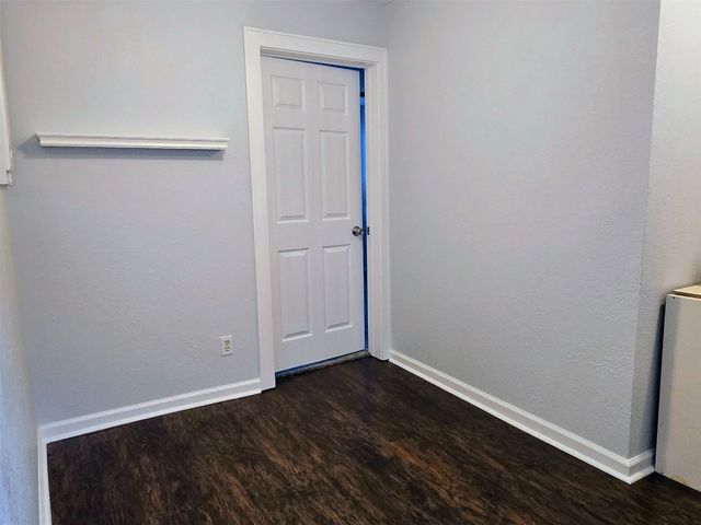 2861 W Devitt Street, Fort Worth, TX 76109
